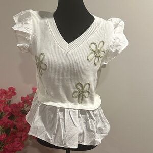 White Floral Accent V-Neck Ruffle Sleeve Top